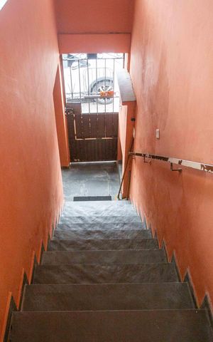 Casa à venda com 245m², 4 quartos e 2 vagasEscada