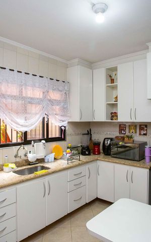 Casa à venda com 245m², 4 quartos e 2 vagasCozinha