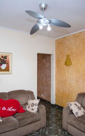Casa à venda com 245m², 4 quartos e 2 vagasSala de TV