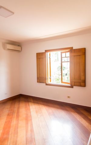 Casa de condomínio para alugar com 650m², 6 quartos e 4 vagas Casa de condomínio para alugar com 650m², 6 quartos e 4 vagasSuíte master