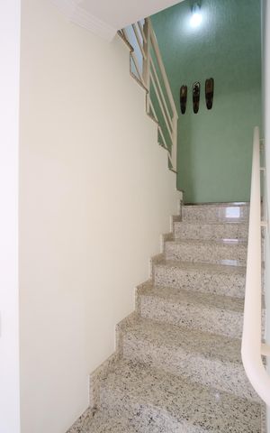 Casa à venda com 280m², 6 quartos e 12 vagasCasa 1 Escada