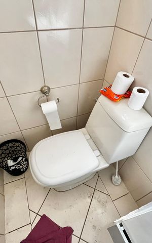 Casa à venda com 200m², 4 quartos e 2 vagasBanheiro