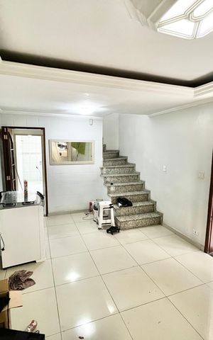 Casa à venda com 200m², 4 quartos e 2 vagasSala