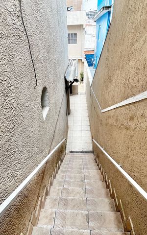 Casa à venda com 200m², 4 quartos e 2 vagasEscada