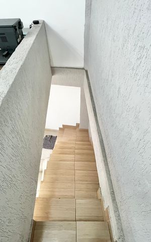 Casa à venda com 200m², 4 quartos e 2 vagasEscada