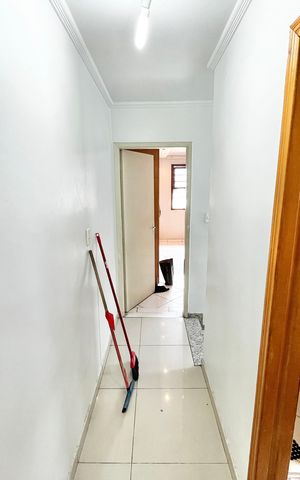 Casa à venda com 200m², 4 quartos e 2 vagasCorredor