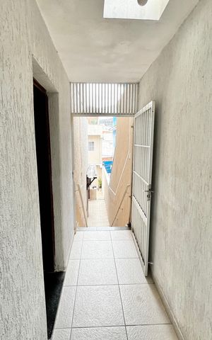 Casa à venda com 200m², 4 quartos e 2 vagasEscada