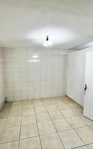 Casa à venda com 200m², 4 quartos e 2 vagasQuarto de Serviço