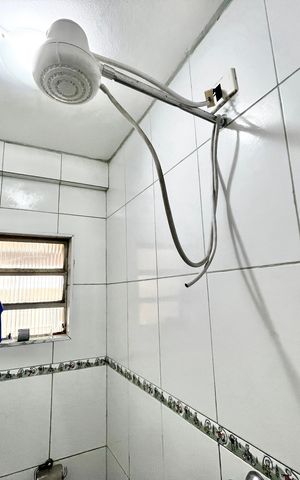 Casa à venda com 200m², 4 quartos e 2 vagasBanheiro de serviço