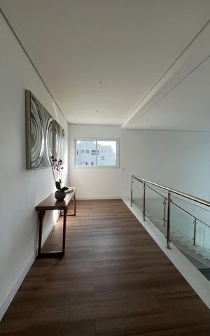 Casa à venda com 438m², 4 quartos e 6 vagas