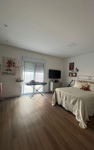 Casa à venda com 438m², 4 quartos e 6 vagas