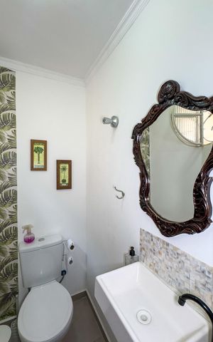 Casa à venda com 158m², 3 quartos e 3 vagas Casa à venda com 158m², 3 quartos e 3 vagasLavabo