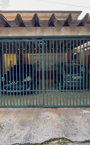 Casa à venda com 158m², 3 quartos e 3 vagas Casa à venda com 158m², 3 quartos e 3 vagasFachada