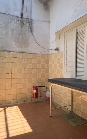 Casa à venda com 250m², 5 quartos e 3 vagas Casa à venda com 250m², 5 quartos e 3 vagasCozinha e Área de Serviço 1