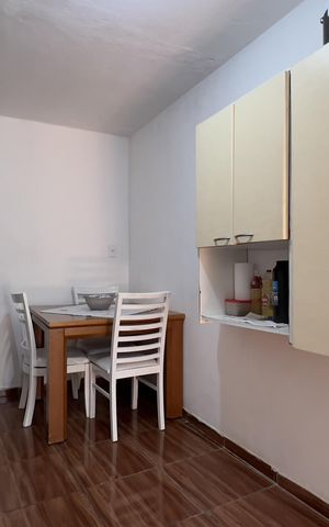 Casa à venda com 250m², 5 quartos e 3 vagas Casa à venda com 250m², 5 quartos e 3 vagasCozinha e Área de Serviço 1