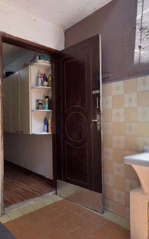 Casa à venda com 250m², 5 quartos e 3 vagas Casa à venda com 250m², 5 quartos e 3 vagasCozinha e Área de Serviço 1