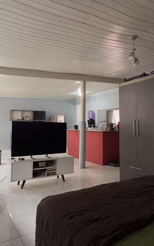 Casa à venda com 250m², 5 quartos e 3 vagas Casa à venda com 250m², 5 quartos e 3 vagasKitnet