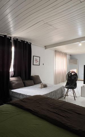 Casa à venda com 250m², 5 quartos e 3 vagas Casa à venda com 250m², 5 quartos e 3 vagasKitnet