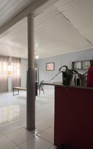 Casa à venda com 250m², 5 quartos e 3 vagas Casa à venda com 250m², 5 quartos e 3 vagasKitnet