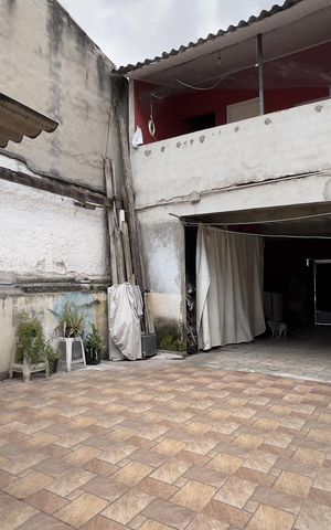 Casa à venda com 250m², 5 quartos e 3 vagas Casa à venda com 250m², 5 quartos e 3 vagasGaragem