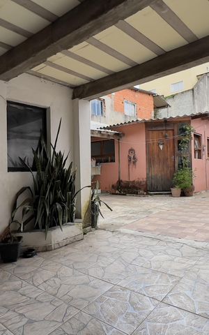 Casa à venda com 250m², 5 quartos e 3 vagas Casa à venda com 250m², 5 quartos e 3 vagasGaragem