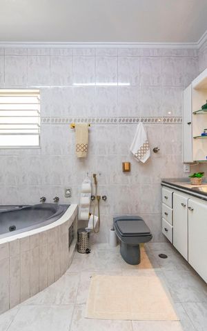 Casa à venda com 204m², 4 quartos e 2 vagas Casa à venda com 204m², 4 quartos e 2 vagasBanheiro do Quarto 4