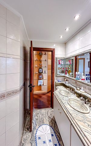 Apartamento à venda com 330m², 4 quartos e 4 vagasBanheiro da Suíte 1