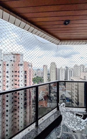 Apartamento à venda com 330m², 4 quartos e 4 vagasVaranda da Suite 2