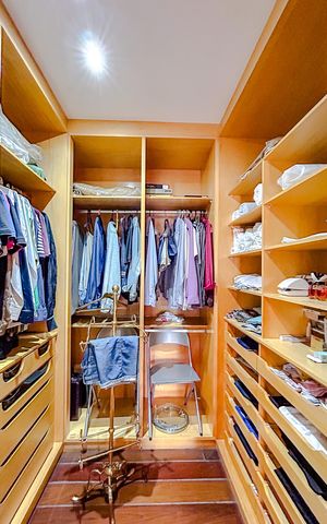 Apartamento à venda com 330m², 4 quartos e 4 vagasCloset da suíte 1