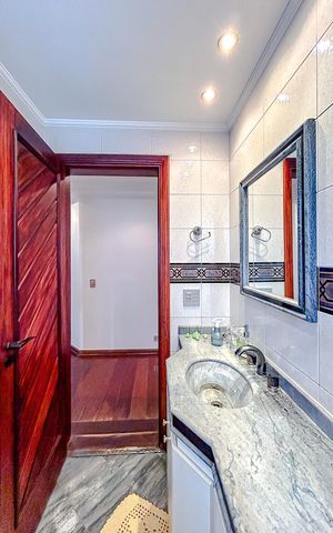 Apartamento à venda com 330m², 4 quartos e 4 vagasBanheiro