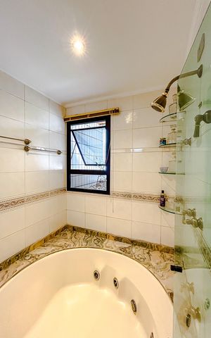 Apartamento à venda com 330m², 4 quartos e 4 vagasBanheiro da Suíte 1