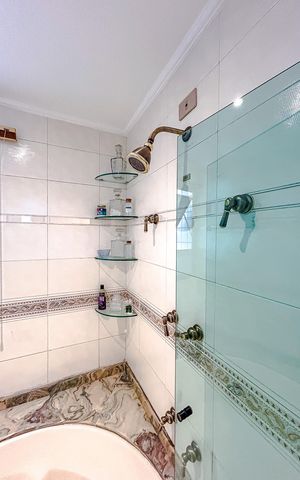 Apartamento à venda com 330m², 4 quartos e 4 vagasBanheiro da Suíte 1