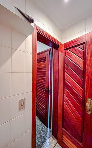 Apartamento à venda com 330m², 4 quartos e 4 vagasBanheiro de serviço