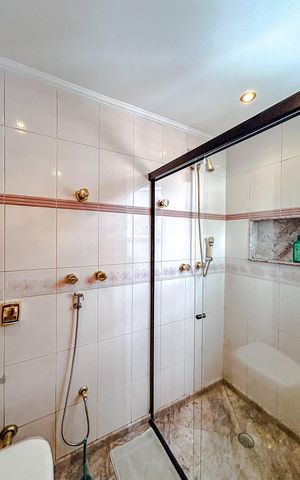 Apartamento à venda com 330m², 4 quartos e 4 vagasBanheiro da Suíte 2