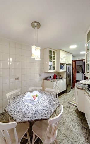 Apartamento à venda com 330m², 4 quartos e 4 vagasCozinha