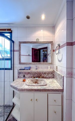 Apartamento à venda com 330m², 4 quartos e 4 vagasBanheiro da Suíte 2