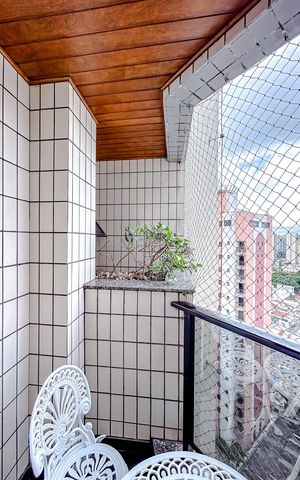 Apartamento à venda com 330m², 4 quartos e 4 vagasVaranda da Suite 1
