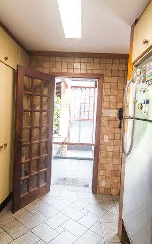 Casa de condomínio à venda com 650m², 5 quartos e 9 vagas Casa de condomínio à venda com 650m², 5 quartos e 9 vagasCozinha