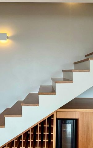 Apartamento à venda com 108m², 2 quartos e 2 vagas Apartamento à venda com 108m², 2 quartos e 2 vagasEscada