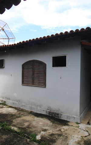 Casa à venda com 225m², 3 quartos e 5 vagasFundos