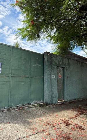 Casa à venda com 225m², 3 quartos e 5 vagas Casa à venda com 225m², 3 quartos e 5 vagasFachada