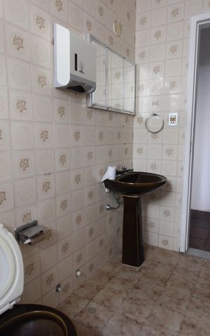 Casa à venda com 225m², 3 quartos e 5 vagasBanheiro social