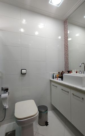 Casa de condomínio para alugar com 306m², 3 quartos e 2 vagasBanheiro da Suíte 1