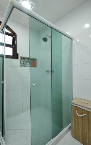 Casa de condomínio para alugar com 306m², 3 quartos e 2 vagasBanheiro da Suíte 2