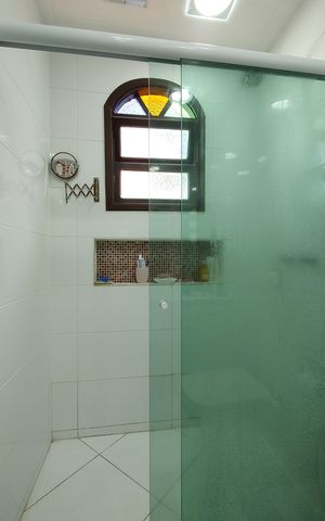 Casa de condomínio para alugar com 306m², 3 quartos e 2 vagasBanheiro da Suíte 1