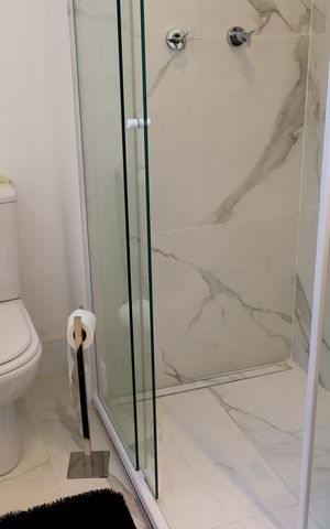 Apartamento à venda com 254m², 4 quartos e 4 vagas Apartamento à venda com 254m², 4 quartos e 4 vagasBanheiro da Suíte 1