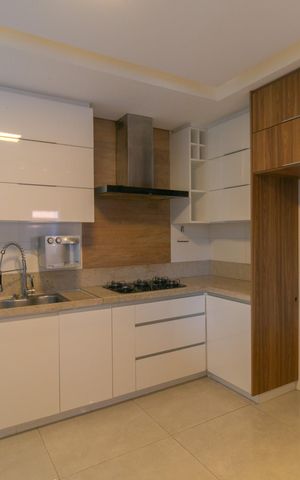 Casa à venda com 360m², 4 quartos e 6 vagas Casa à venda com 360m², 4 quartos e 6 vagasCozinha