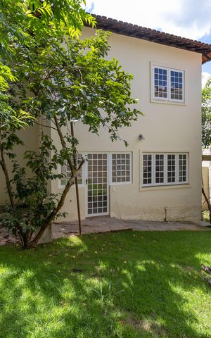 Casa à venda com 200m², 4 quartos e 2 vagas Casa à venda com 200m², 4 quartos e 2 vagasQuintal 1