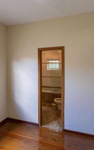Casa à venda com 200m², 4 quartos e 2 vagas Casa à venda com 200m², 4 quartos e 2 vagasSuíte 1