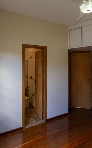 Casa à venda com 200m², 4 quartos e 2 vagas Casa à venda com 200m², 4 quartos e 2 vagasSuíte 1